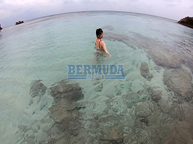 南国の楽園で露出　人目も気にせず自由すぎるセックス！　美園和花　サンプル画像15